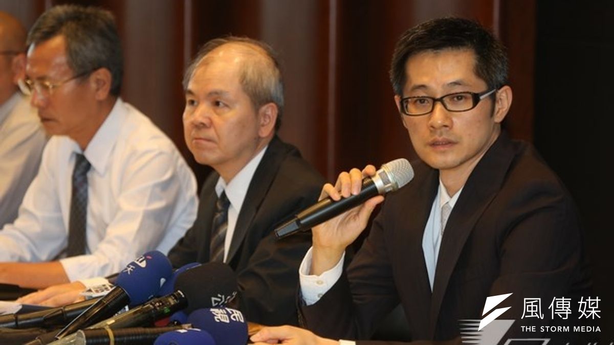 趙藤雄手上的3家投資公司,6年配了百億現金股利。圖為代理遠雄董事長的趙藤雄長子趙文嘉(右1)。(余志偉攝) 趙藤雄手上的3家投資公司,6年配了百億現金股利。圖為代理遠雄董事長的趙藤雄長子趙文嘉(右1)。(余志偉攝)