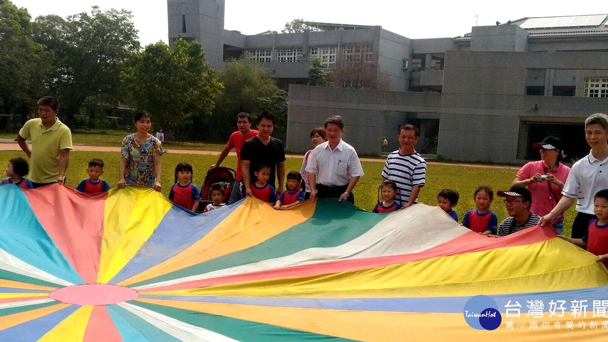 大人小孩一起玩 親子運動會好歡樂 大人小孩一起玩 親子運動會好歡樂