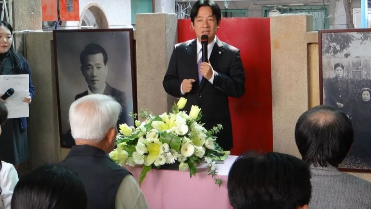 2015年 台南市長賴清德為湯德章故居舉行掛牌儀式。並將他遇難的日子—3月13日,訂為臺南市正義與勇氣紀念日。(台南市政府官網)