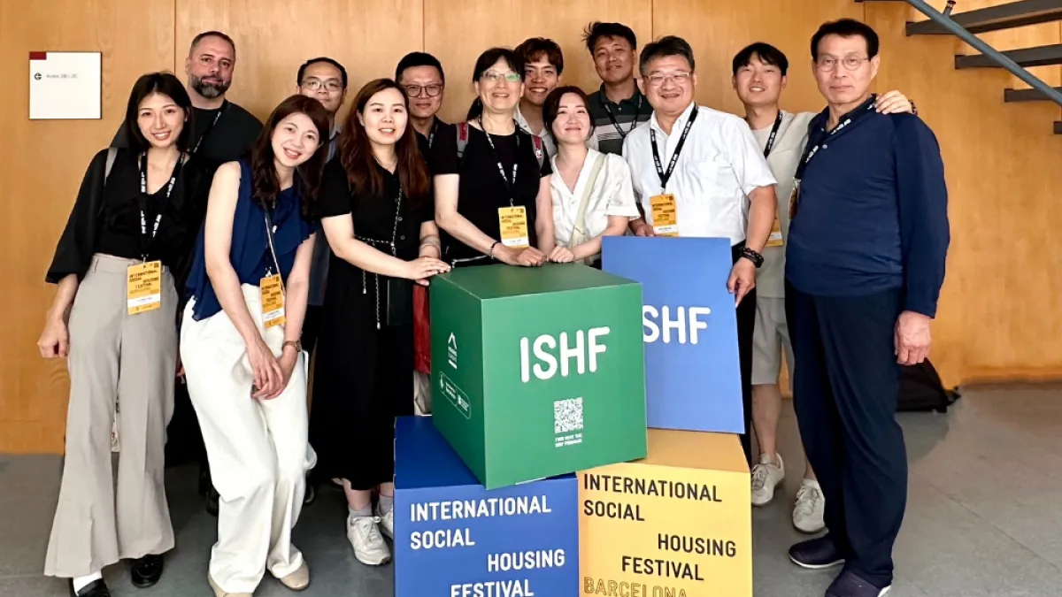北市受邀至西班牙巴塞隆納參與國際社會住宅節,與歐洲及東亞各國家交換意見。(圖/臺北市政府都發局提供)