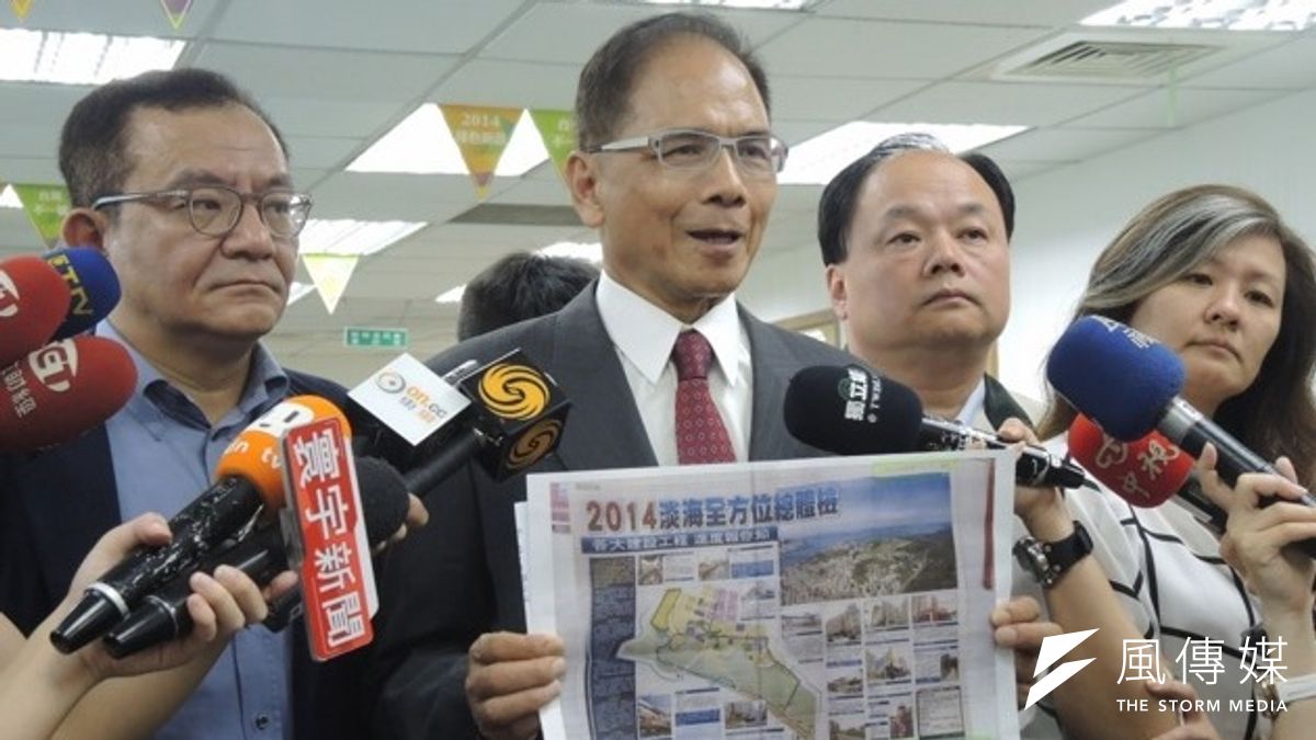 游錫堃與高志鵬指控葉世文在營建署長任內介入淡海新市鎮開發案,且由江宜樺核定,要求江宜樺說清楚。(顏振凱攝) 游錫堃與高志鵬指控葉世文在營建署長任內介入淡海新市鎮開發案,且由江宜樺核定,要求江宜樺說清楚。(顏振凱攝)