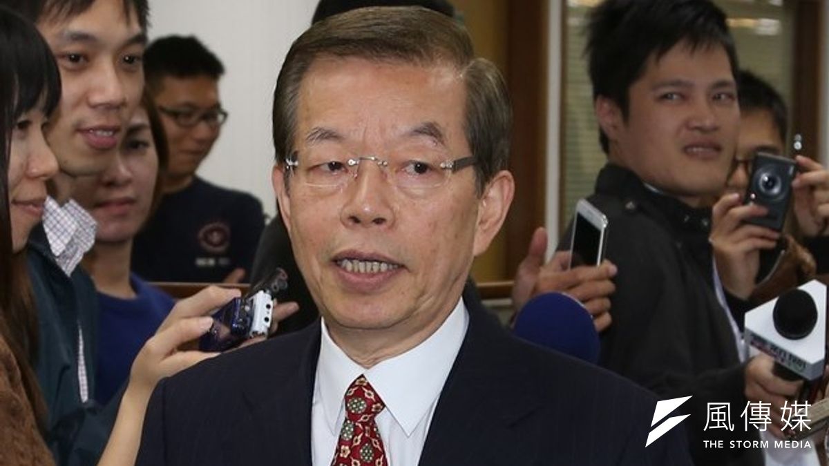 前行政院長謝長廷26日出席民進黨中常會前受訪時表示,如果真是行政院長下令強制驅離政院群眾的話,江宜樺應該要下台。(余志偉攝) 前行政院長謝長廷26日出席民進黨中常會前受訪時表示,如果真是行政院長下令強制驅離政院群眾的話,江宜樺應該要下台。(余志偉攝)