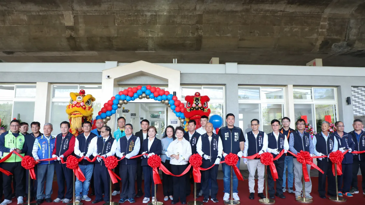 中市府向交通部高速公路局承租國道4號橋下土地,興建神岡神洲里市民活動中心啟用。(圖/台中市政府)