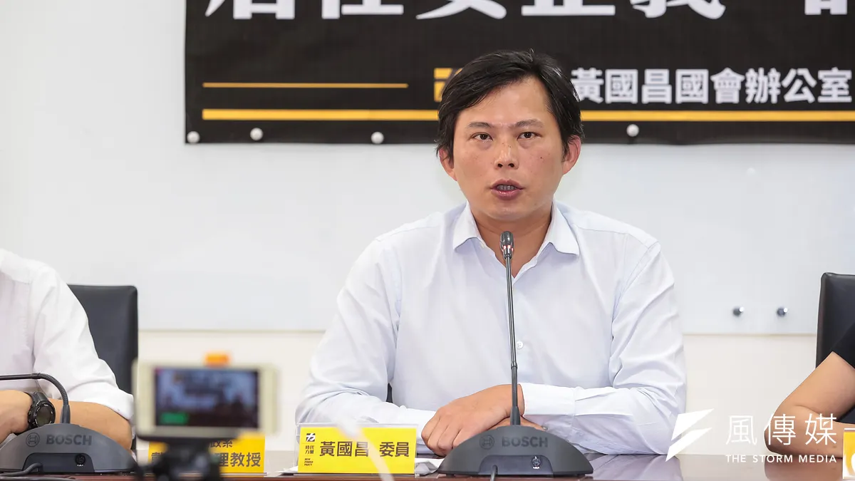 時代力量立委黃國昌(見圖)確定放棄在新北市第12選區競選連任,將由其辦公室主任賴嘉倫接棒參選。(資料照,顏麟宇攝)