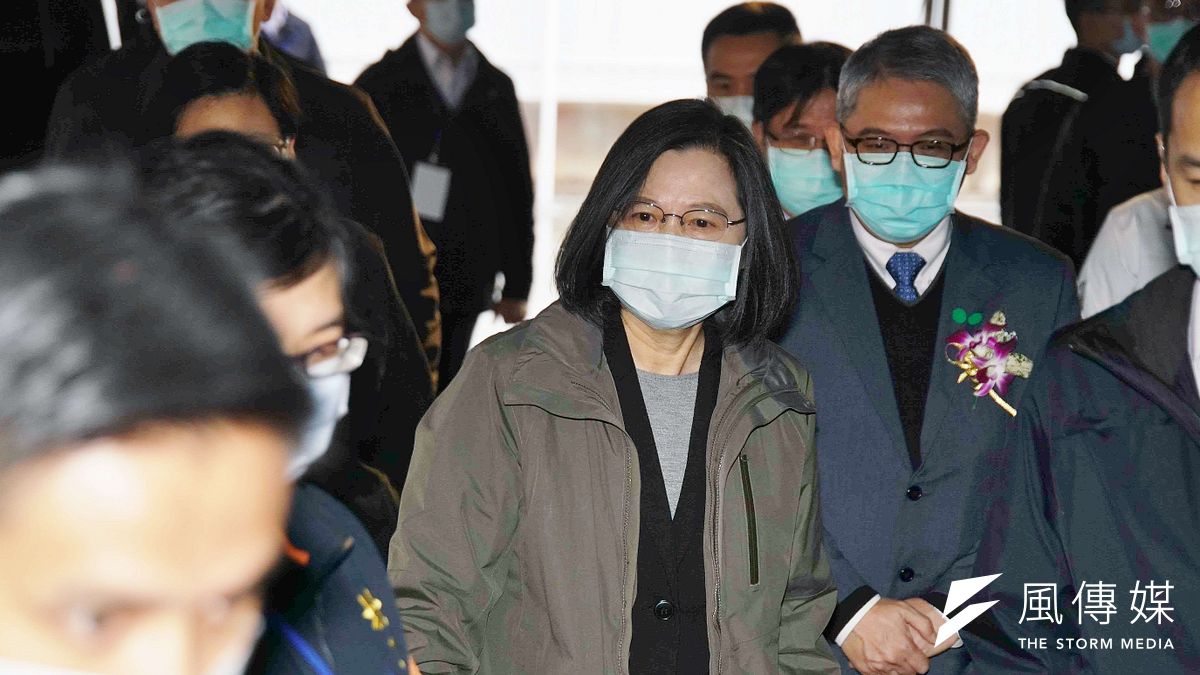 美國海歸經濟學家吳嘉隆指出,總統蔡英文(見圖)配合美國總統川普「欺敵」向美國總統當選人拜登祝賀,被事實查核中心認證為錯誤消息。(資料照,盧逸峰攝) 美國海歸經濟學家吳嘉隆指出,總統蔡英文(見圖)配合美國總統川普「欺敵」向美國總統當選人拜登祝賀,被事實查核中心認證為錯誤消息。(資料照,盧逸峰攝)