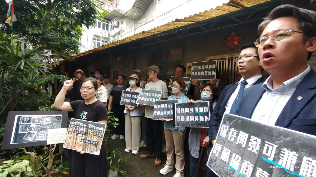 新店瑠公圳蔡家老宅,法院預計6月26日強拆,聲援者8日在老宅舉行記者會,呼籲暫緩拆除,持續協商一個保留、開發的雙贏方案。(作者提供)