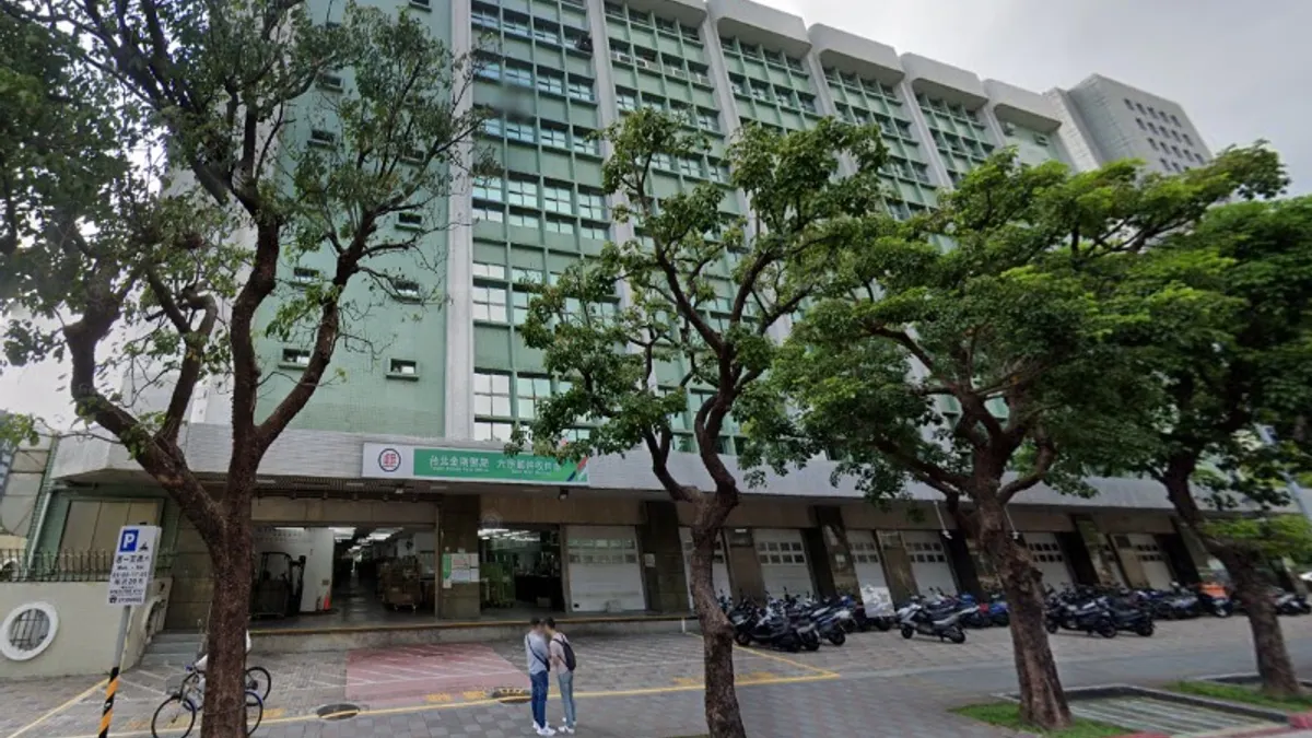 中華郵政提醒民眾切勿對網傳的郵局優渥貸款上當。(圖/翻攝自Google Maps) 中華郵政提醒民眾切勿對網傳的郵局優渥貸款上當。(圖/翻攝自Google Maps)