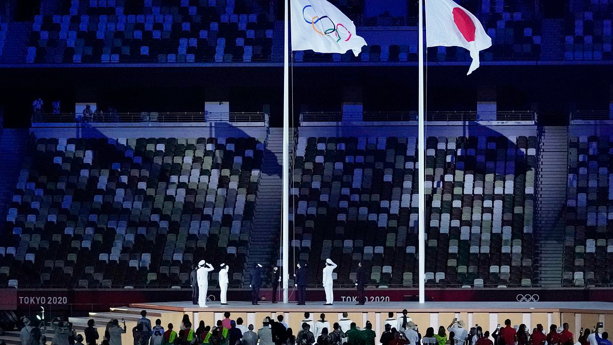 2021年7月23日,東京奧運(東奧)開幕式,奧運會旗與日本國旗(AP) 2021年7月23日,東京奧運(東奧)開幕式,奧運會旗與日本國旗(AP)
