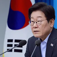 韓国が誓約した3500億ドルの投資を受けて、台湾のネットユーザーは自国の経済力への懸念を示した。「15%のために金を出せ、出さないなら無理だ。台湾はそんな額を出せるのか」「台湾が4000億ドル以上の要求を受けた場合の深刻さを想像できない」との声が。(写真/AP通信提供) 韓国が誓約した3500億ドルの投資を受けて、台湾のネットユーザーは自国の経済力への懸念を示した。「15%のために金を出せ、出さないなら無理だ。台湾はそんな額を出せるのか」「台湾が4000億ドル以上の要求を受けた場合の深刻さを想像できない」との声が。(写真/AP通信提供)