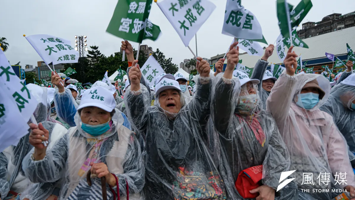 民進黨傾巢而出推動大罷免,圖為現場支持民眾。(劉偉宏攝)