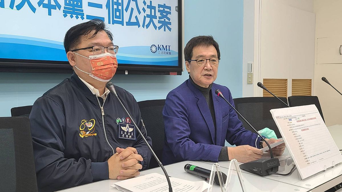 國民黨總召費鴻泰、國民黨團副書記長李德維5日召開記者會。(潘維庭攝) 國民黨總召費鴻泰、國民黨團副書記長李德維5日召開記者會。(潘維庭攝)