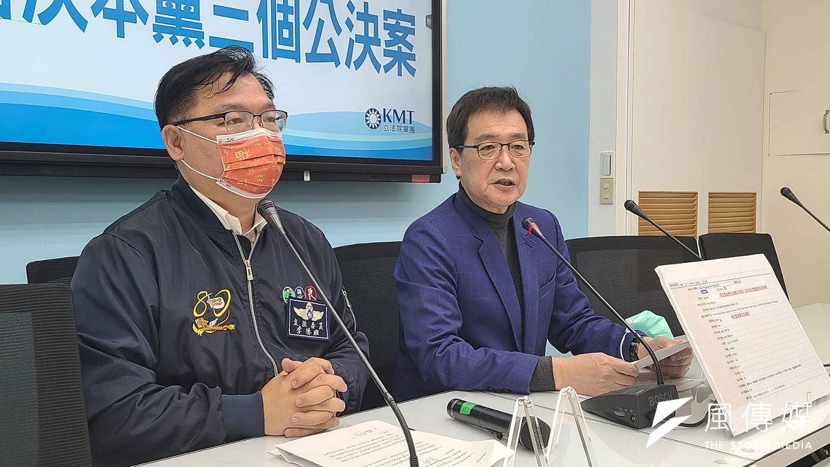 國民黨總召費鴻泰、國民黨團副書記長李德維5日召開記者會。(潘維庭攝) 國民黨總召費鴻泰、國民黨團副書記長李德維5日召開記者會。(潘維庭攝)