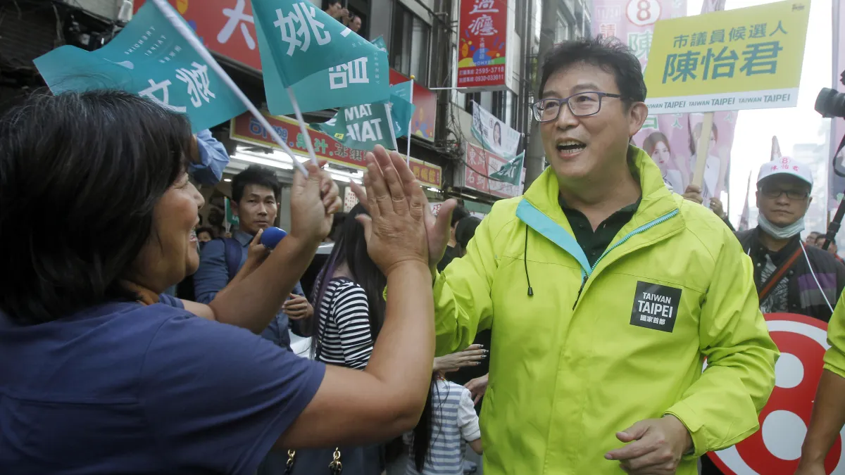面對明知選不上,還可能造成反藍力量分裂的窘況,作者指出,姚恐怕難以平息綠營怒氣,但這件事要從前因後果來看。(資料照,AP)