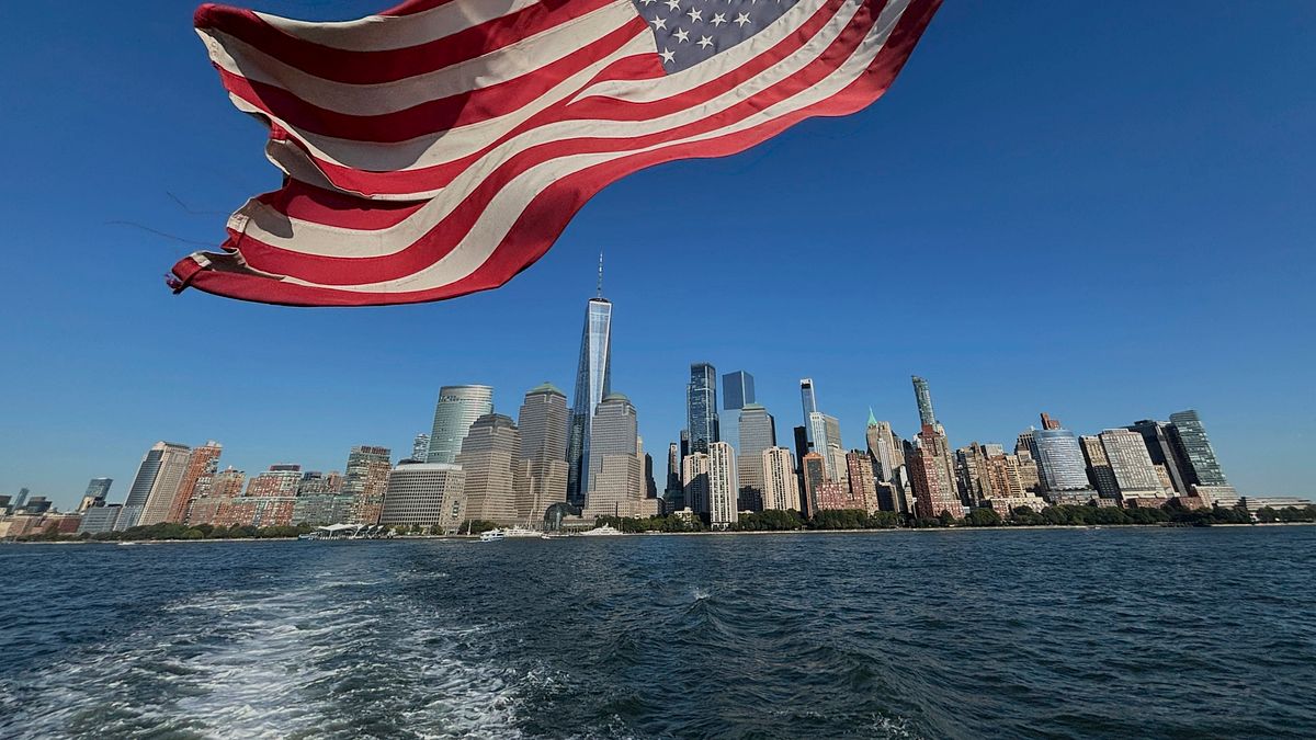 紐約因經濟敗壞選擇左化(╳)紐約因左化經濟敗壞(○)