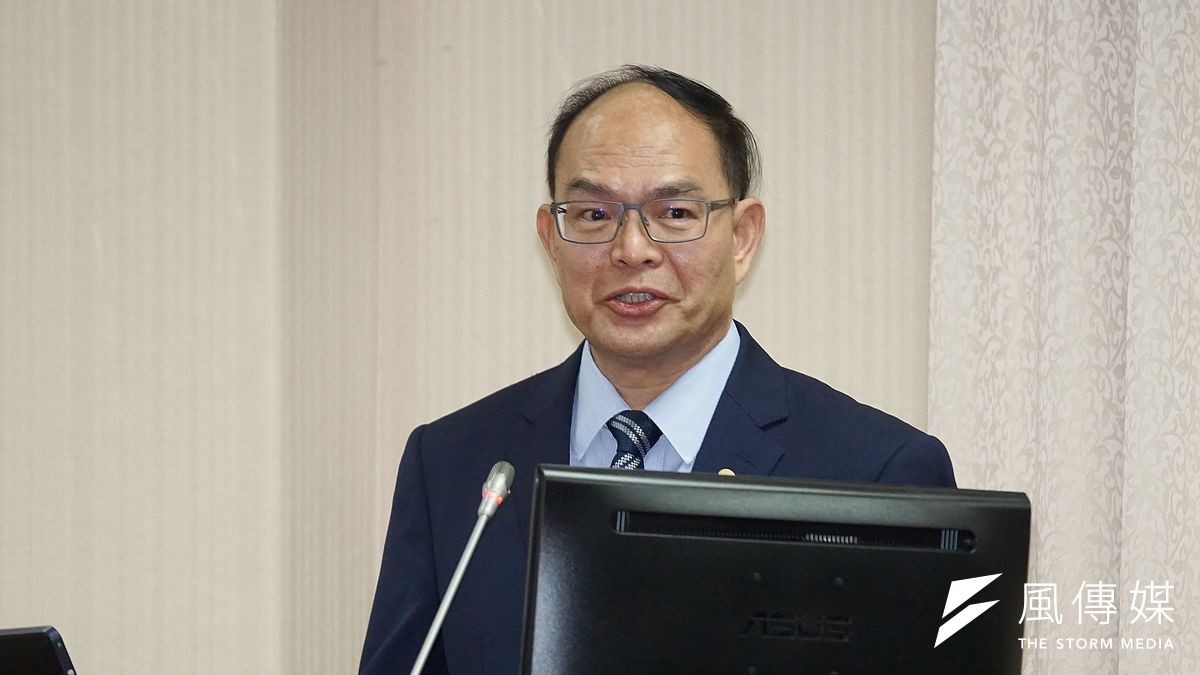 外交部政務次長曾厚仁(見圖)說明關於駐斐濟商務辦事處舉辦國慶酒會遭中方人員入侵被毆傷我方人員的事由。(資料照,盧逸峰攝) 外交部政務次長曾厚仁(見圖)說明關於駐斐濟商務辦事處舉辦國慶酒會遭中方人員入侵被毆傷我方人員的事由。(資料照,盧逸峰攝)