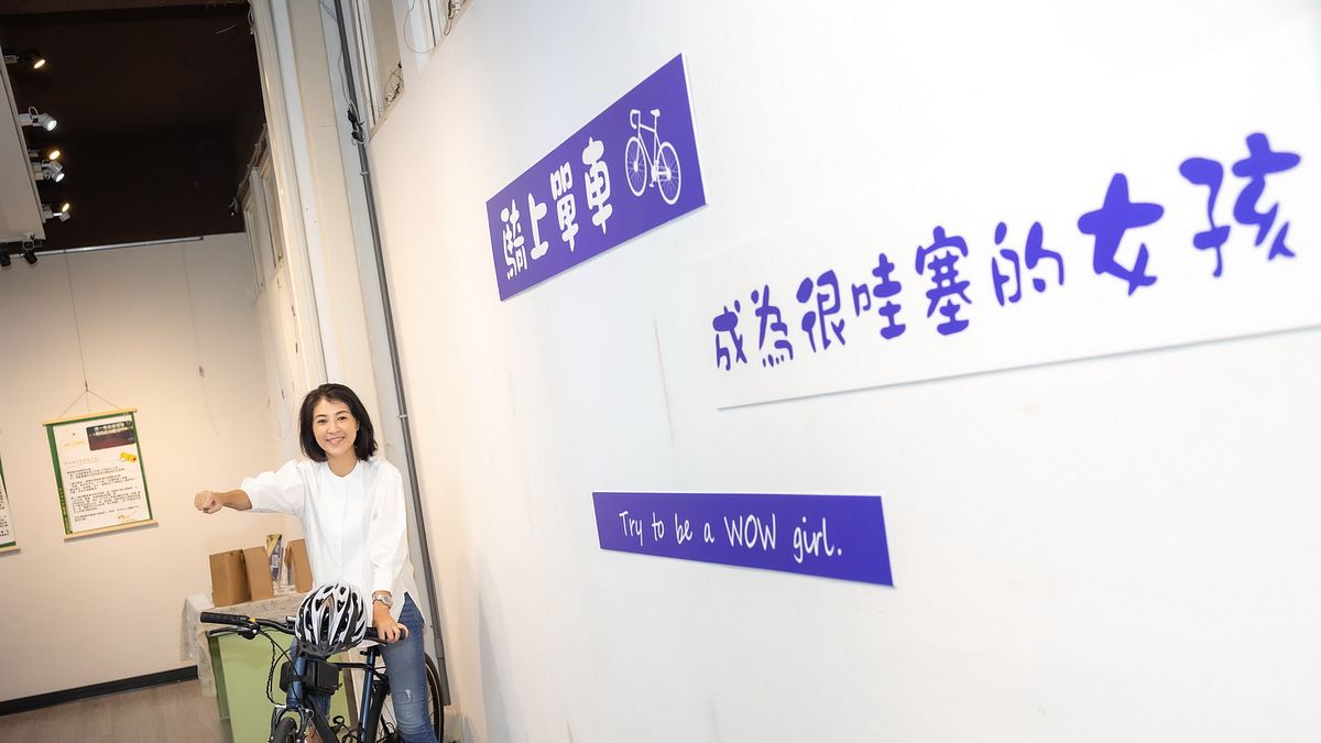 讓女孩獲得應有的照顧及權益,縣府與投縣基督教青年會草屯區婦女服務中心以「數位性別暴力」為主軸,辦理「單車女孩領袖培力營」,縣長許淑華到場為女孩們加油打氣,籲營造性別友善環境。(圖/南投縣政府) 讓女孩獲得應有的照顧及權益,縣府與投縣基督教青年會草屯區婦女服務中心以「數位性別暴力」為主軸,辦理「單車女孩領袖培力營」,縣長許淑華到場為女孩們加油打氣,籲營造性別友善環境。(圖/南投縣政府)