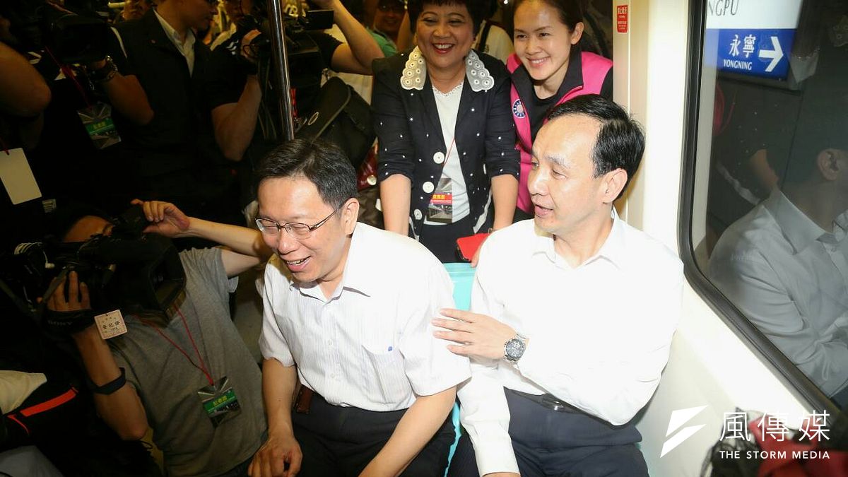 台北捷運板南線從永寧延伸到頂埔站將於6日開通,台北市長柯文哲、新北市長朱立倫出席完工通車典禮。(吳逸驊攝) 台北捷運板南線從永寧延伸到頂埔站將於6日開通,台北市長柯文哲、新北市長朱立倫出席完工通車典禮。(吳逸驊攝)