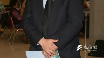王世堅在護樹遊行晚會上表示,若要砍掉這些老樹,「Over My Dead Body!」(資料照,余志偉攝)
