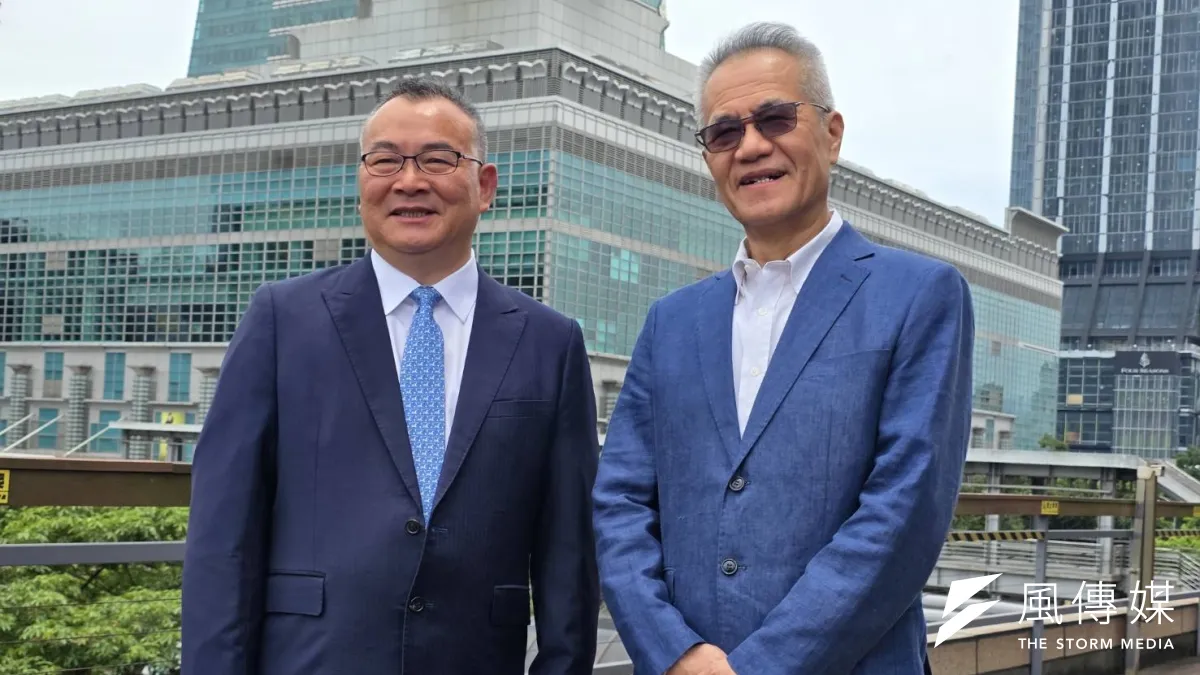 穎崴全球業務營運中心執行副總陳紹焜(左),穎崴董事長兼總經理王嘉煌。(魏鑫陽攝)