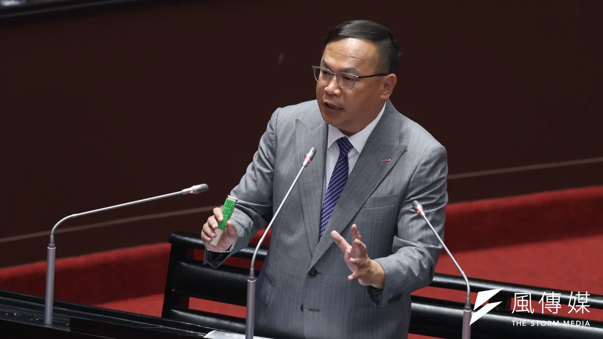 日前民進黨立委王義川控訴遭狗仔跟拍,表示在被偷拍期間的「違規左轉」,屬於私人行為,不該受到公開檢驗。(資料照,陳品佑攝)