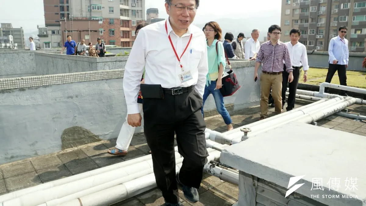 行動派出所才4個月就喊卡,台北市長柯文哲說這是「勇於修正」。(蘇仲泓攝)