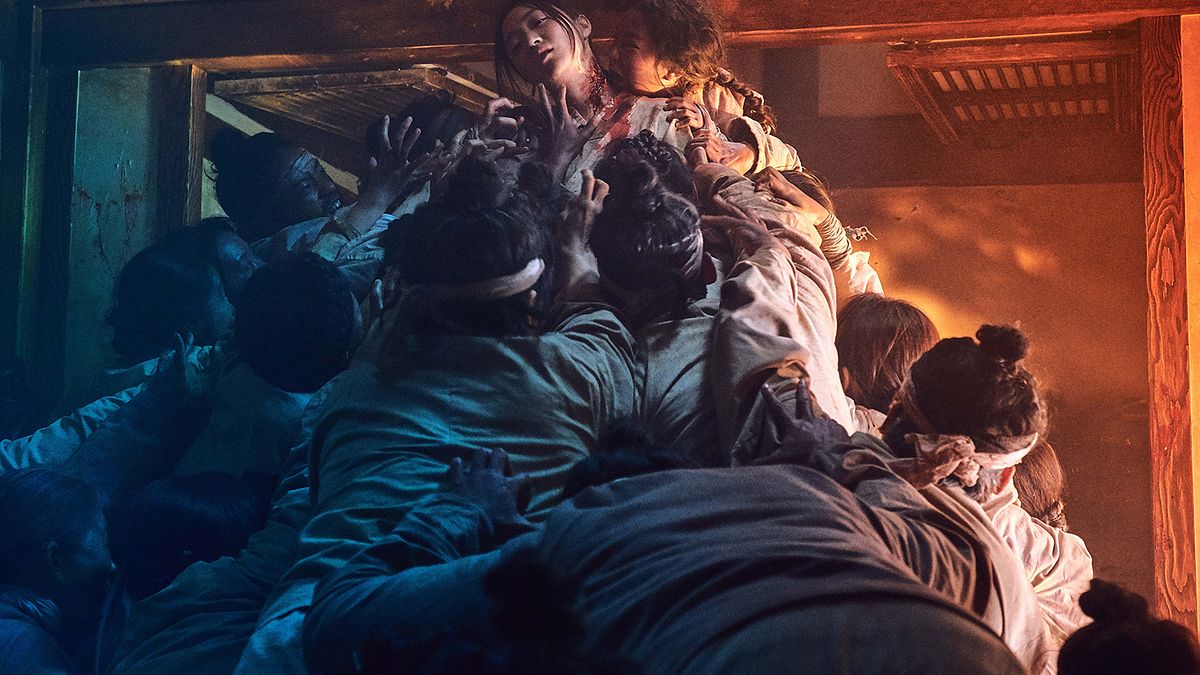 近期爆紅的韓國影集《李屍朝鮮》第一季結局令人意猶未盡,但你有發現劇中有這些下一季劇情的「重大線索」嗎?(圖/甲上娛樂提供) 近期爆紅的韓國影集《李屍朝鮮》第一季結局令人意猶未盡,但你有發現劇中有這些下一季劇情的「重大線索」嗎?(圖/甲上娛樂提供)