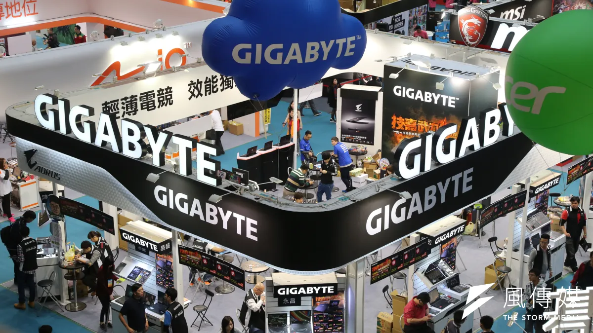 外銷訂單連8黑,連資訊通信產品的訂單也減少,但經濟部預估,接下來的耶誕假期及農曆春節廠商將推出新產品,資訊通信產品的供應鏈可望回溫。圖為2015年資訊月電腦展。(資料照,陳明仁攝)