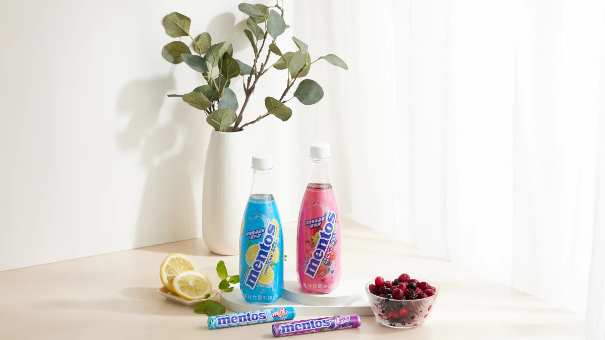 mentos曼陀珠以「Yes To Fresh」口號為靈感推出「檸檬薄荷、綜合莓果」兩款氣泡飲。