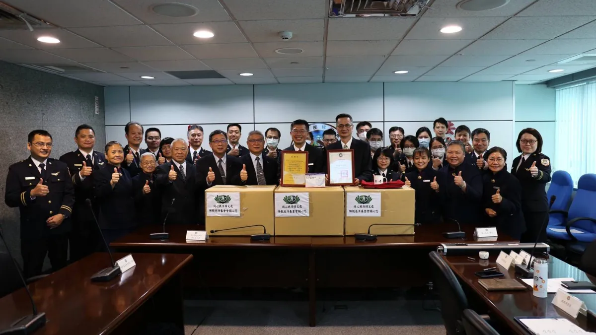 慈濟捐贈6,000個口罩,供各機場、港口移民官使用。(圖/內政部移民署提供)