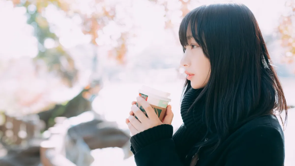今年冬天,不妨試試日本流行的「溫活」,改善手腳冰冷問題。(示意圖/取自pakutaso)