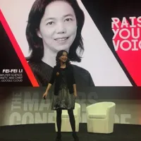 李飛飛氏の「ImageNet」がデータラベリング課題を解決し、NVIDIAの並列計算アーキテクチャと結合したことで、人類の計算能力は短期間で1億倍に増大した。(資料写真、フェイフェイ・リ氏のXより) 李飛飛氏の「ImageNet」がデータラベリング課題を解決し、NVIDIAの並列計算アーキテクチャと結合したことで、人類の計算能力は短期間で1億倍に増大した。(資料写真、フェイフェイ・リ氏のXより)
