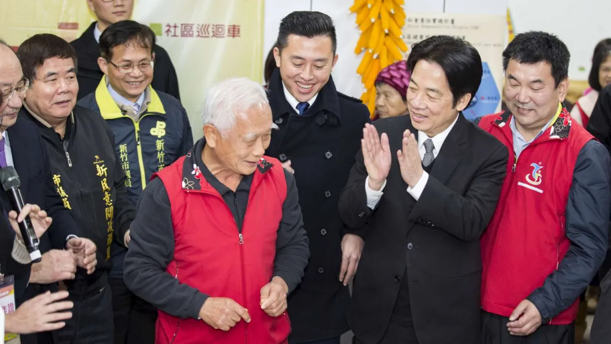行政院長賴清德5日率領行政團隊,參訪新竹市長照據點樂齡健康促進協會。(圖/新竹市政府提供)