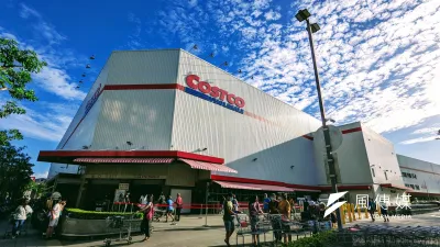 美式賣場好市多(Costco)販售的商品多元,從生活日用品到家用電器、珠寶應有盡有,許多民眾逛完一圈,購物車被塞滿已是常態。(資料照/洪煜勛攝)