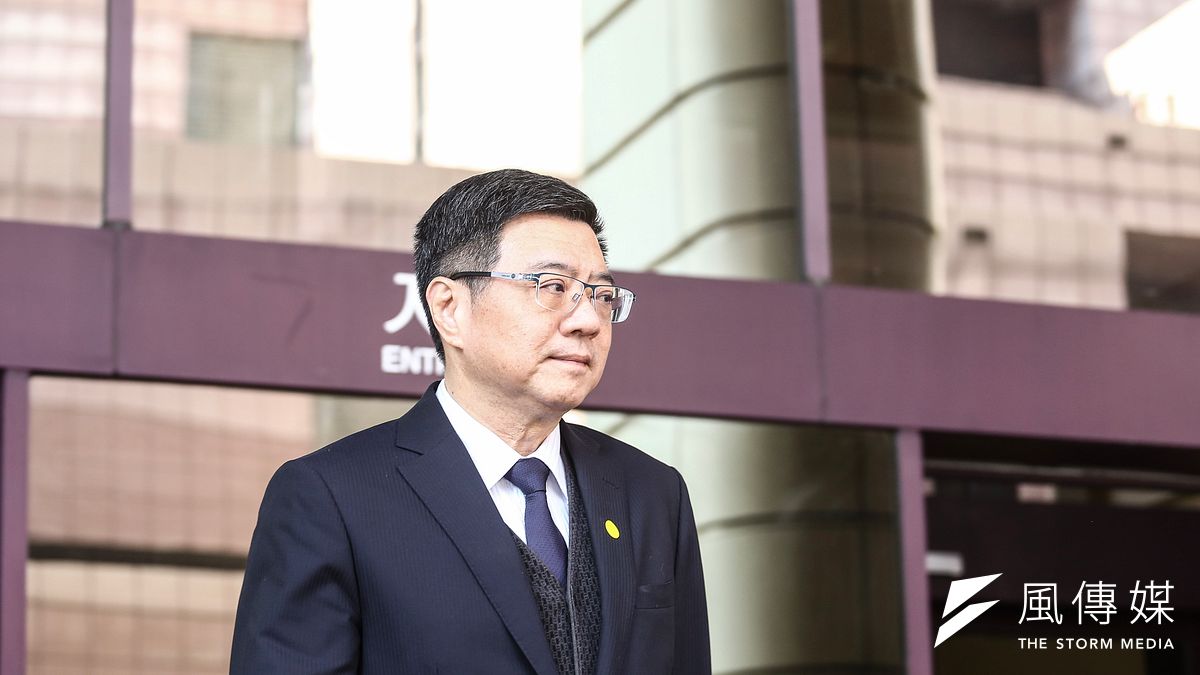 殉職護理師蔡邑敏的撫卹金卡關,民進黨主席卓榮泰(見圖)直嗆「這就是典型『關在的冷氣房決策』的思維!」(資料照,陳品佑攝) 殉職護理師蔡邑敏的撫卹金卡關,民進黨主席卓榮泰(見圖)直嗆「這就是典型『關在的冷氣房決策』的思維!」(資料照,陳品佑攝)