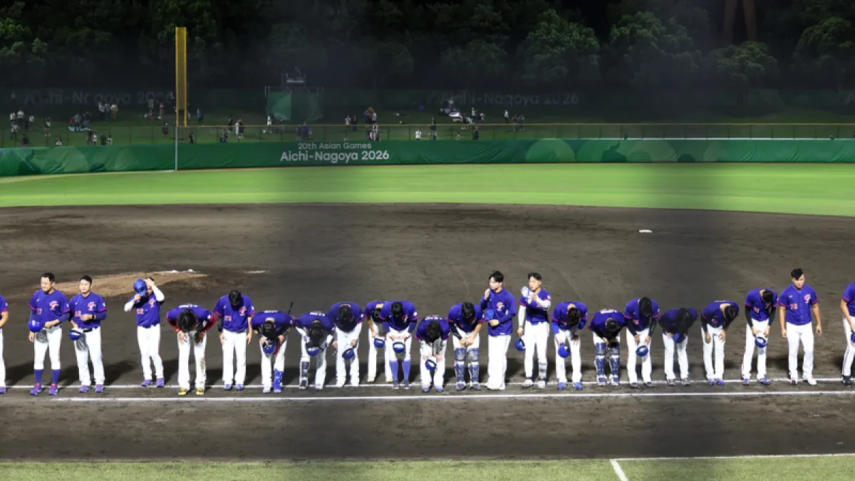 名古屋亞運棒球 台灣不敵韓國 2026愛知名古屋亞運台灣棒球代表隊21日預賽首戰交手韓國,台灣隊整場打線熄火,終場以0比5遭完封,賽後球員鞠躬向球迷致意。(中央社)