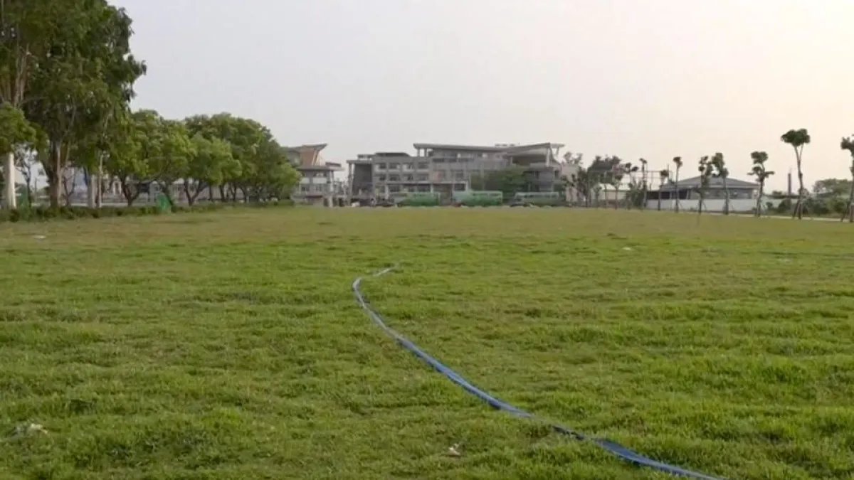 嘉義縣政府107年7月將結合泳池旁的空地發包施工興建「民雄鄉長青運動中心」,預計108年8月底完工,屆時將提供銀髮族健康及休閒的運動場所。(圖/嘉義縣政府提供)