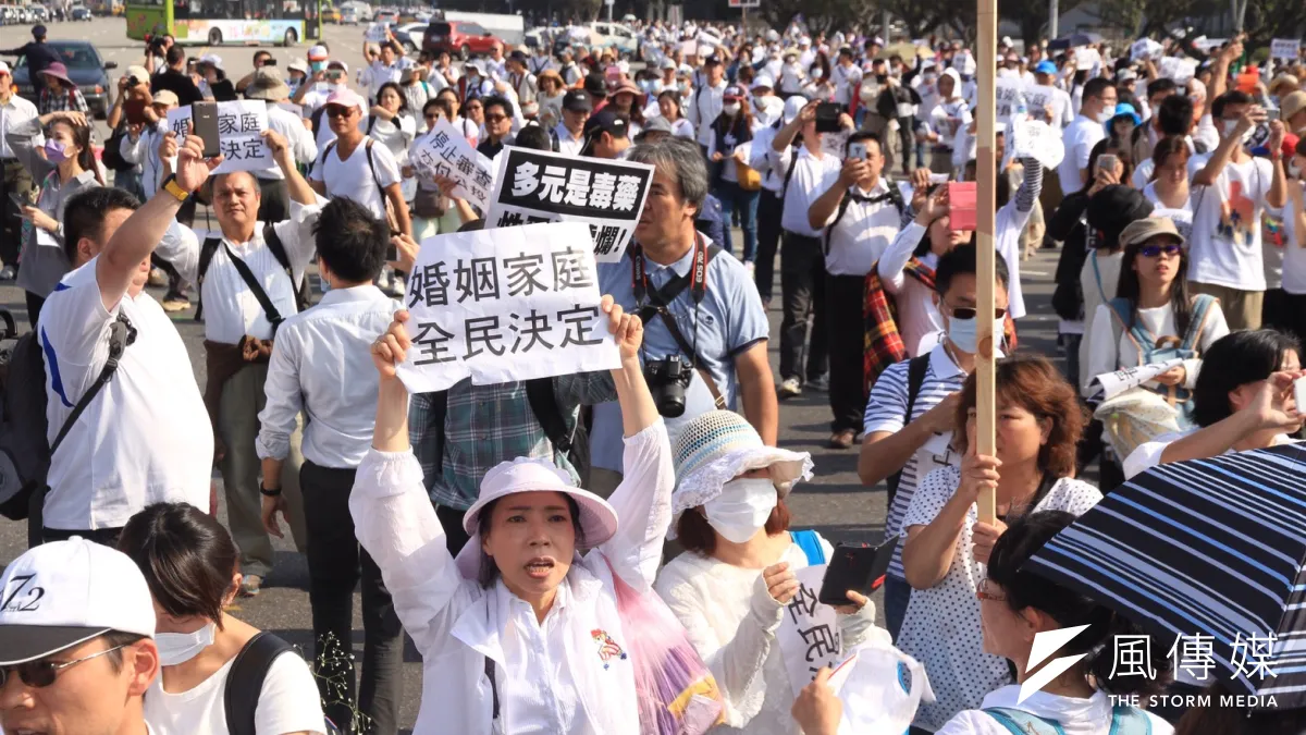 26日反同婚民眾舉辦遊行,但是卻爆出有民眾刻意干擾記者採訪。(資料照,曾原信攝)