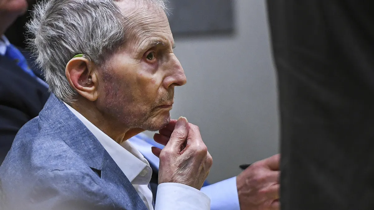 2021年9月,美國億萬富豪德斯特(Robert Durst)因涉嫌謀殺好友受審(AP)