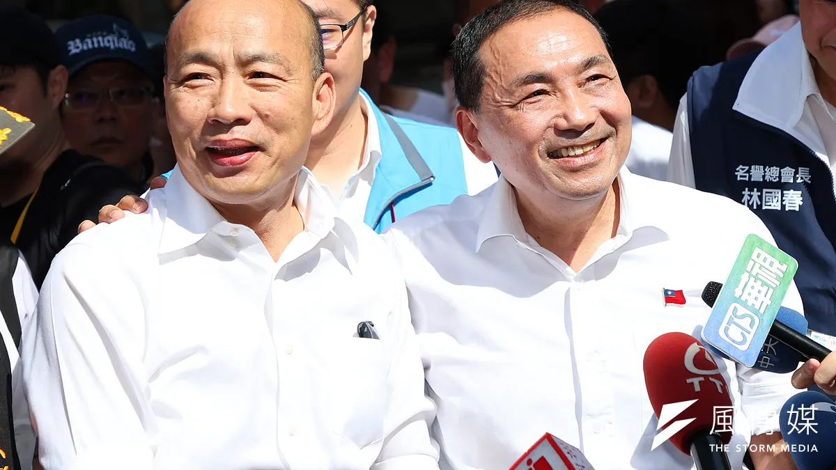 歷經長考,前高雄市長韓國瑜(左起)最終決定出席國民黨全代會,並和黨內總統參選人侯友宜同框。(資料照,顏麟宇攝) 歷經長考,前高雄市長韓國瑜(左起)最終決定出席國民黨全代會,並和黨內總統參選人侯友宜同框。(資料照,顏麟宇攝)