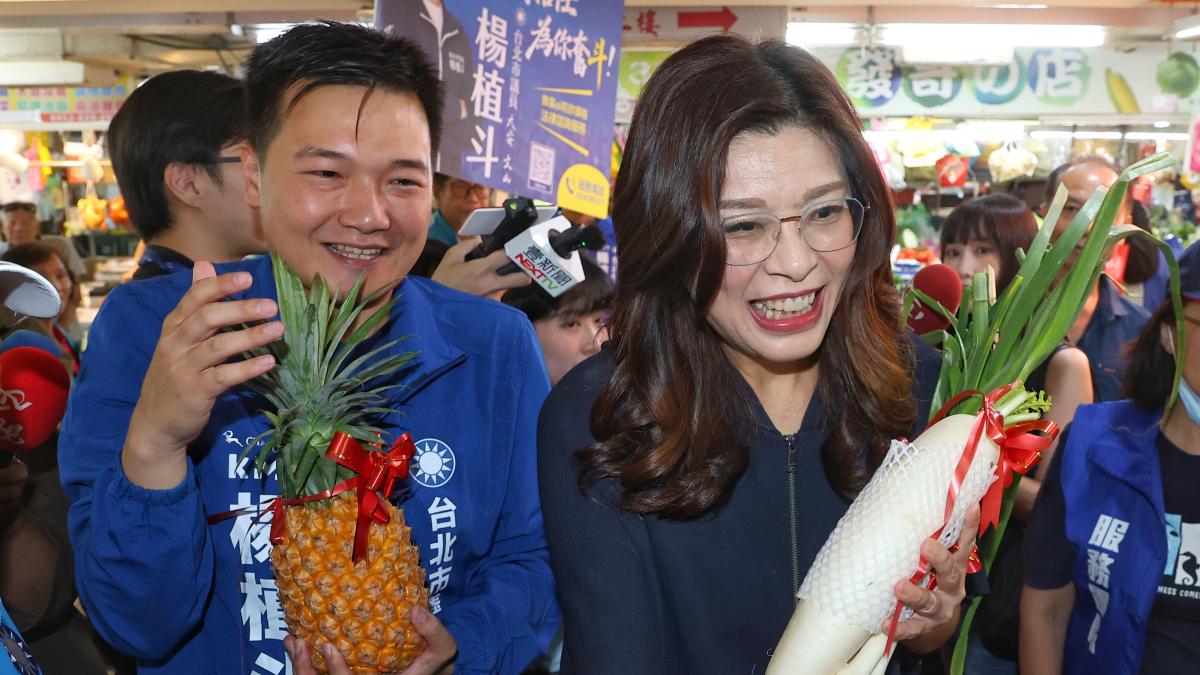 首場議員輔選!鄭麗文陪楊植斗掃街 媒體問一句她反嗆「民進黨派來的?」