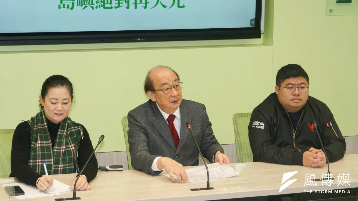 民進黨立院黨團在大法官同意權投票結束後召開記者會,左起立委吳思瑤、柯建銘、蔡易餘。(資料照,蔡親傑攝)