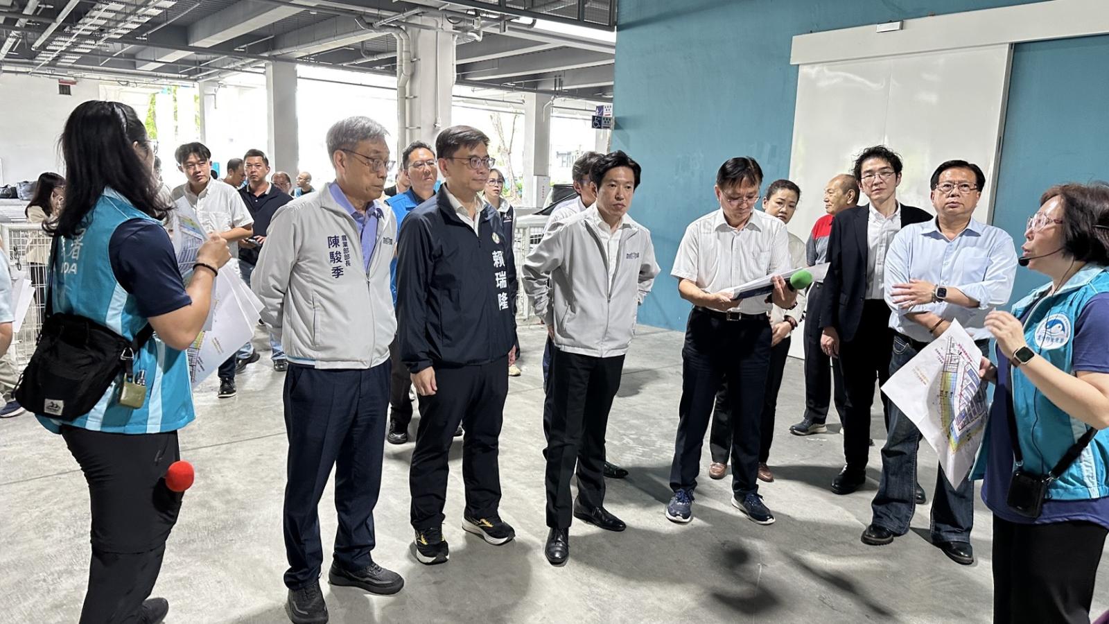 前鎮漁港船員住宿再降!外籍漁工100元「船東買單」 攤商下週啟動登記選位