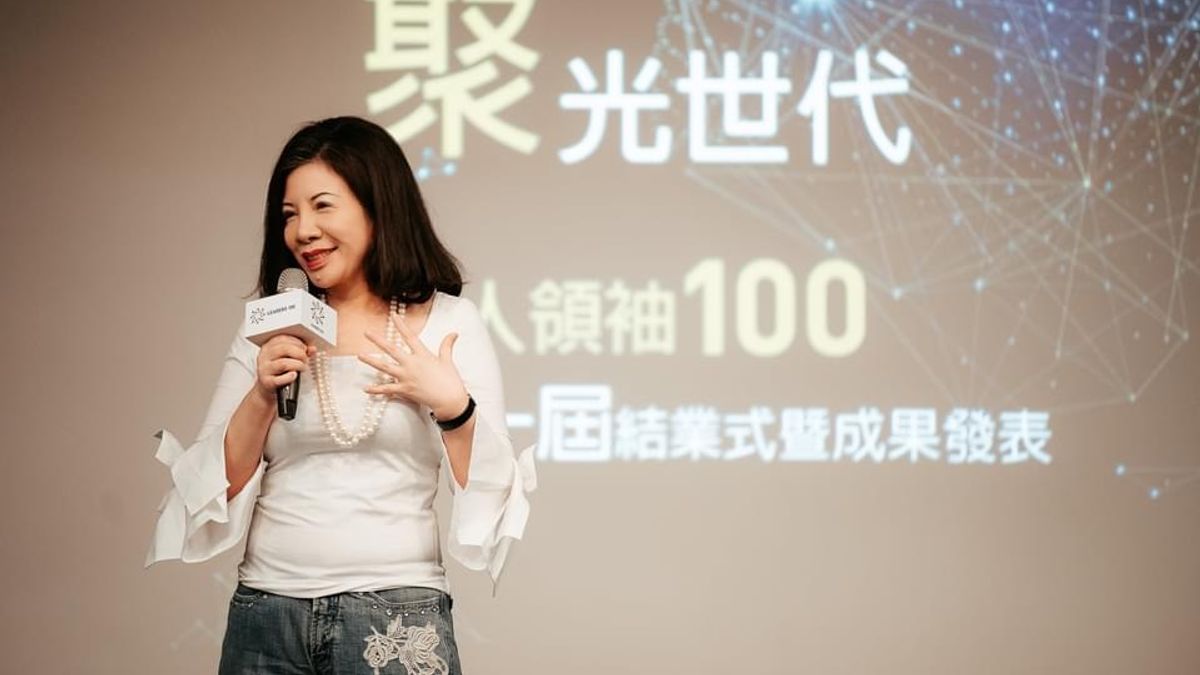 榮譽顧問陳文茜親臨現場致畢業辭,祝福大家都能像天使一樣閃閃發光。(華人領袖100提供/蔡艾迪攝影) 榮譽顧問陳文茜親臨現場致畢業辭,祝福大家都能像天使一樣閃閃發光。(華人領袖100提供/蔡艾迪攝影)