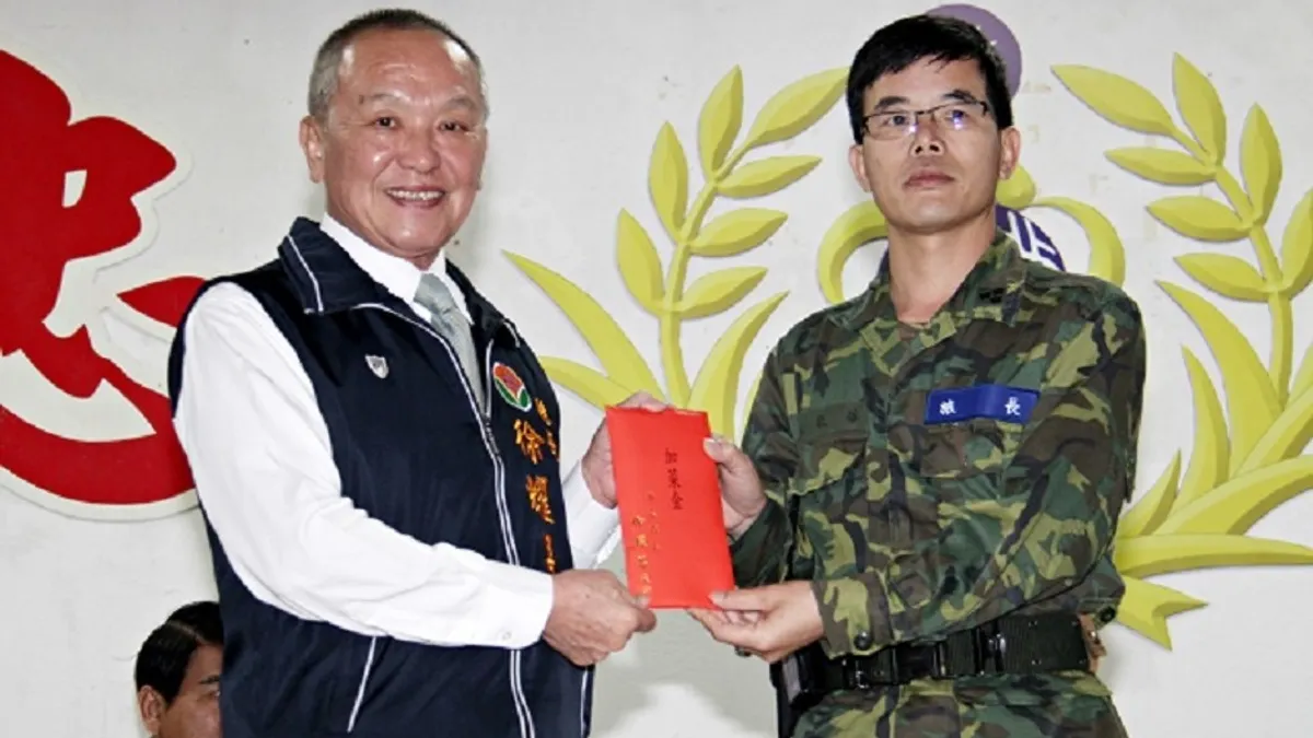 揪感心!慰勉教召後備軍人 苗栗縣長徐耀昌致贈加菜金 揪感心!慰勉教召後備軍人 苗栗縣長徐耀昌致贈加菜金