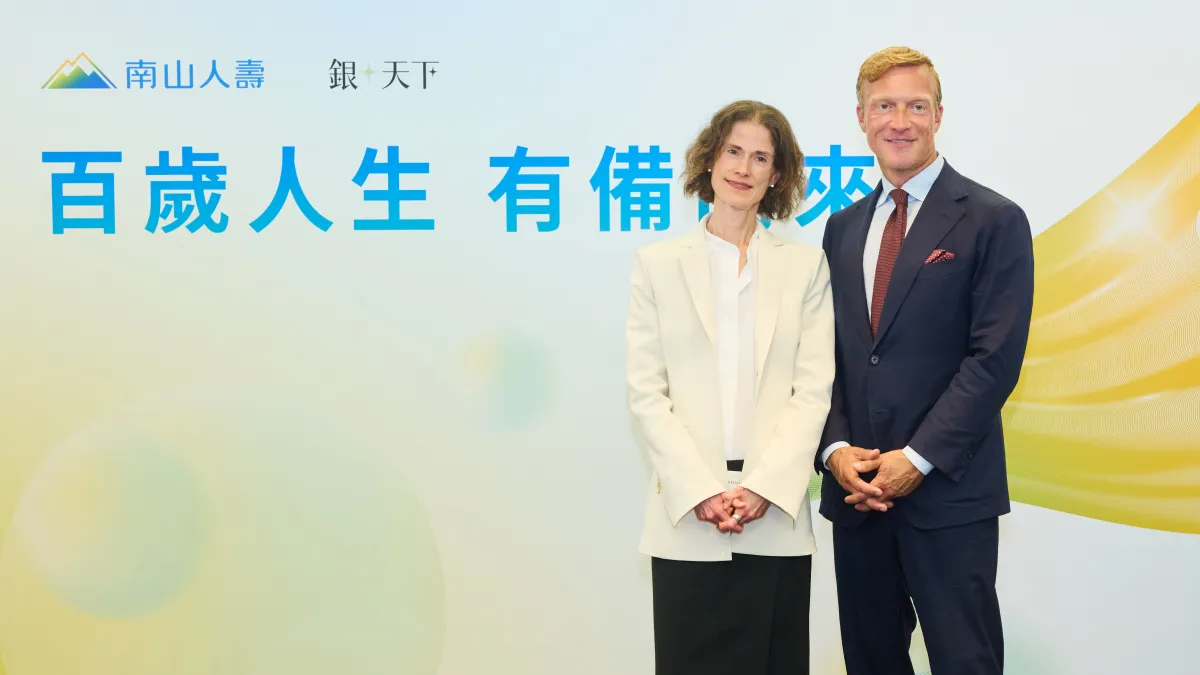 英國長壽預防醫學專家Michael Sagner(右)與來自瑞士的健康財富管理專家Nadine Esposito(左),受南山人壽邀請來台,分享百歲人生的健康壽命與長壽財務如何提前準備。