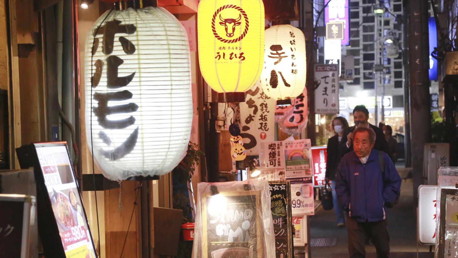 日本居酒屋陷破產潮!成本飆漲和續攤消失壓垮小餐館,外國遊客成為最後救命稻草