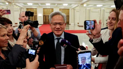 輝達執行長黃仁勳隨川普訪中團出訪北京,成為外媒關注的重要焦點人物。(美聯社)