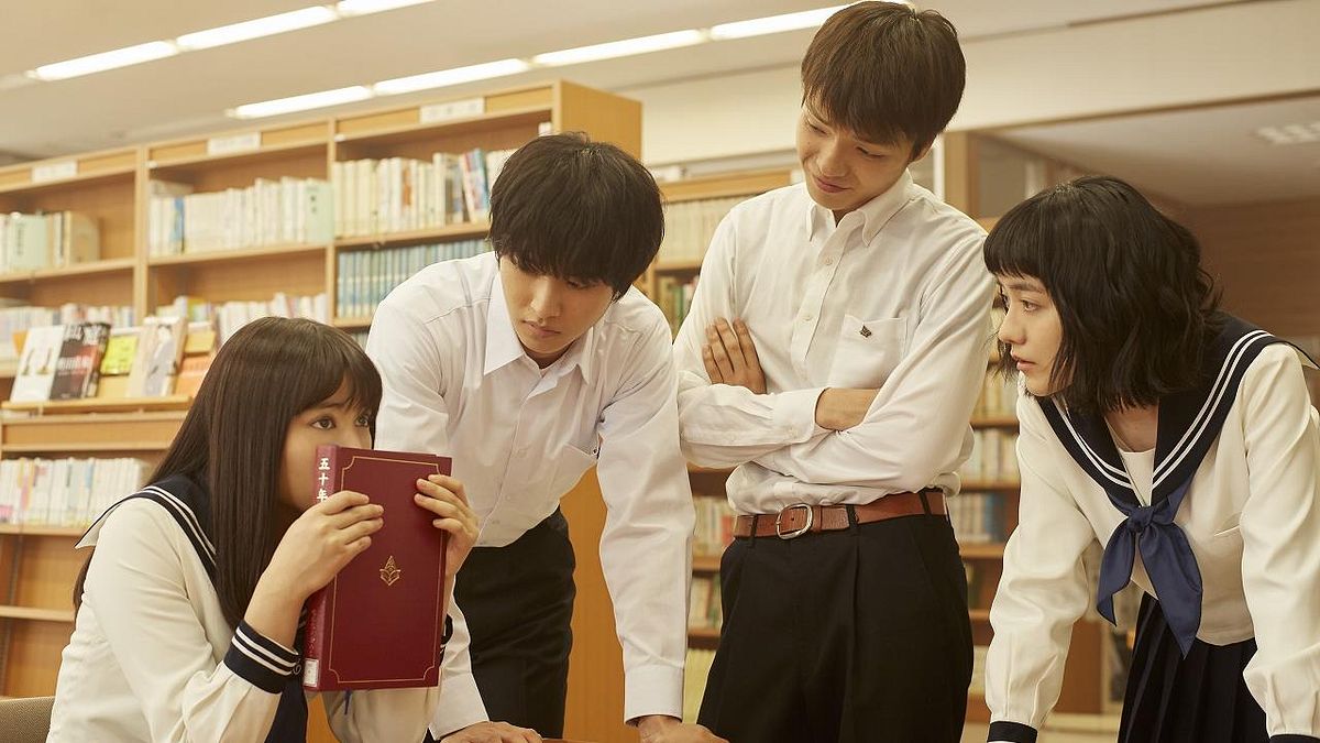 以前的大學生,一畢業就被企業搶著預定,現在的環境讓孩子看不見未來...專家建議,家長可以用這五點,提早協助孩子找到未來方向。(圖/wowow@facebook) 以前的大學生,一畢業就被企業搶著預定,現在的環境讓孩子看不見未來...專家建議,家長可以用這五點,提早協助孩子找到未來方向。(圖/wowow@facebook)