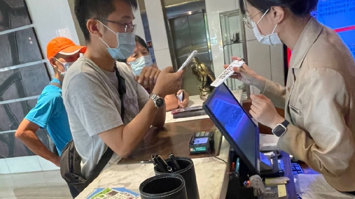 高雄市環保局推出下載環保集點APP並輸入高雄會員專屬碼,至指定綠色餐廳用餐或環保標章旅館住宿,可享優惠折抵活動。(圖/環保局提供) 高雄市環保局推出下載環保集點APP並輸入高雄會員專屬碼,至指定綠色餐廳用餐或環保標章旅館住宿,可享優惠折抵活動。(圖/環保局提供)