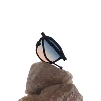 ロサンゼルス発の折りたたみ式サングラス〈ROAV GALAXY〉が、2025年7月9日よりGINZA SIX 4階で日本限定モデルを含むポップアップストアを開催中。(画像/ROAV GALAXY提供) ロサンゼルス発の折りたたみ式サングラス〈ROAV GALAXY〉が、2025年7月9日よりGINZA SIX 4階で日本限定モデルを含むポップアップストアを開催中。(画像/ROAV GALAXY提供)